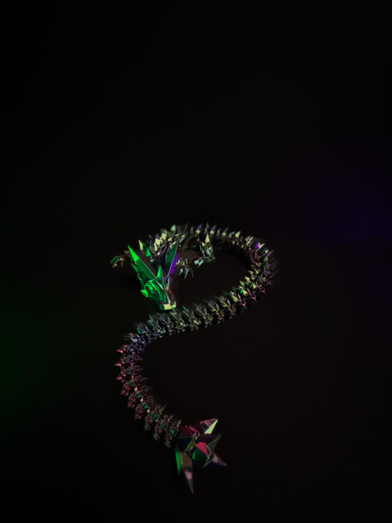 Krystaliczna Bestia - Smok w kolorze Aurora